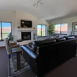 Awe Inspiring Red Rock Views With Hot Tub!
