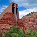 Crimson Canyon Home - Majestic Nature Southwest Charm