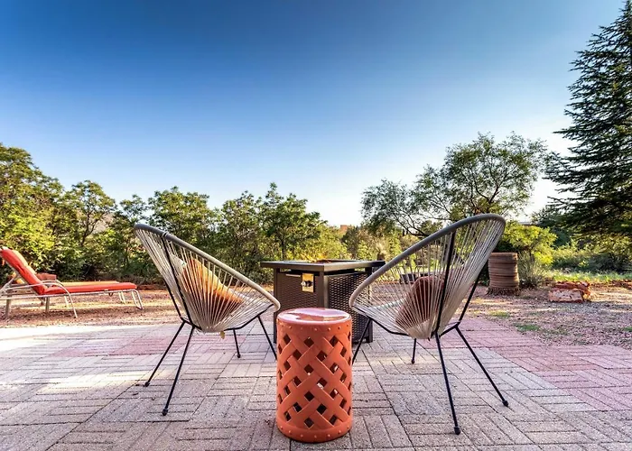 Sleek Sedona Abode With Hot Tub And Outdoor Hangout!