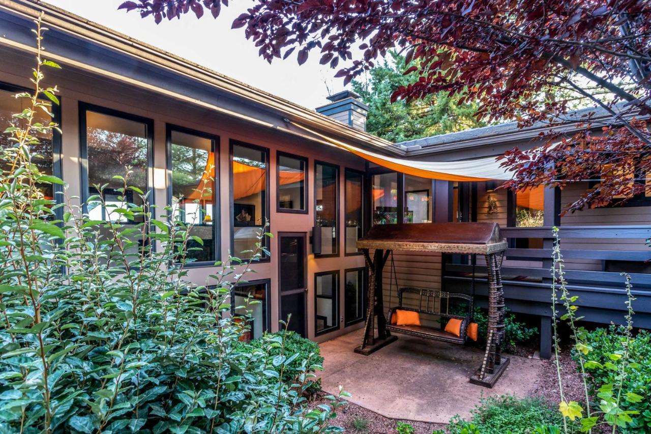 Sleek Abode With Hot Tub And Outdoor Hangout! *