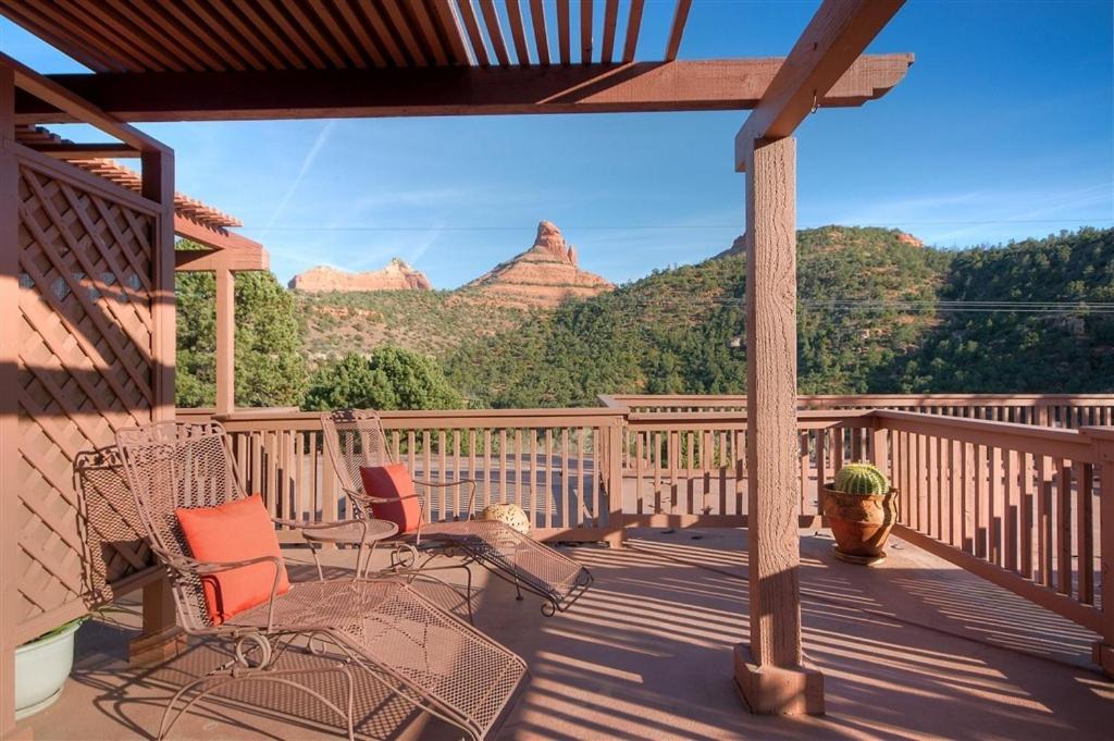 Sedona Views B&B And Luxury Creekside Cabins Bed & Breakfast