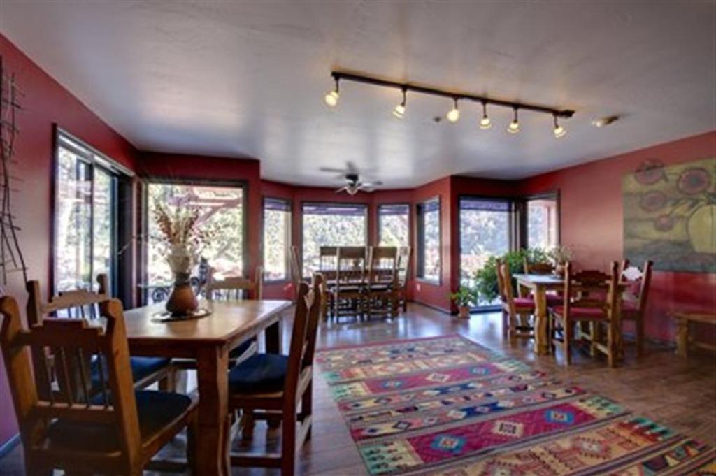 Sedona Views B&B And Luxury Creekside Cabins