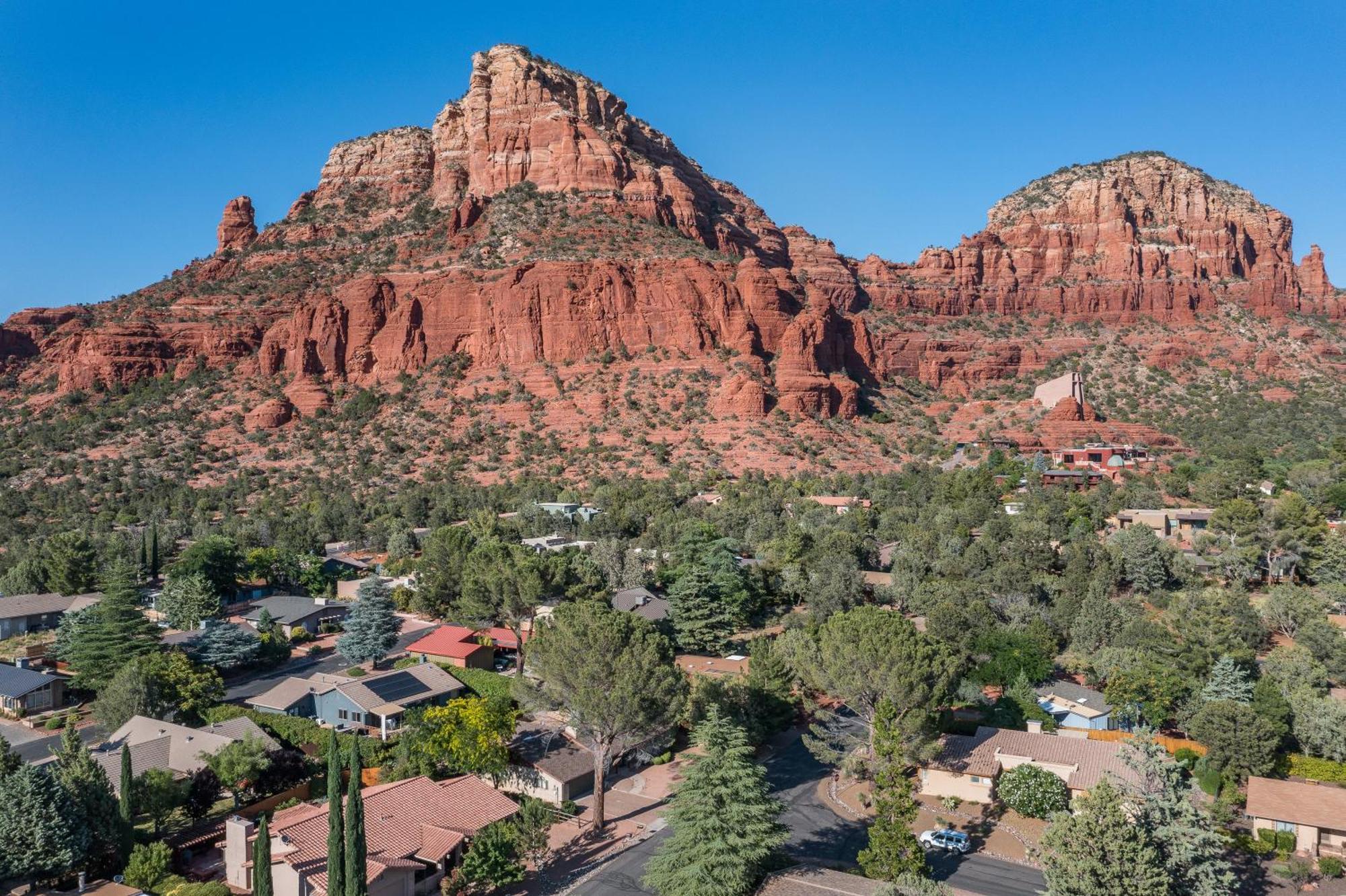 Enjoy Redrock Views W A Fire Pit Cornhole Games At Starlite *