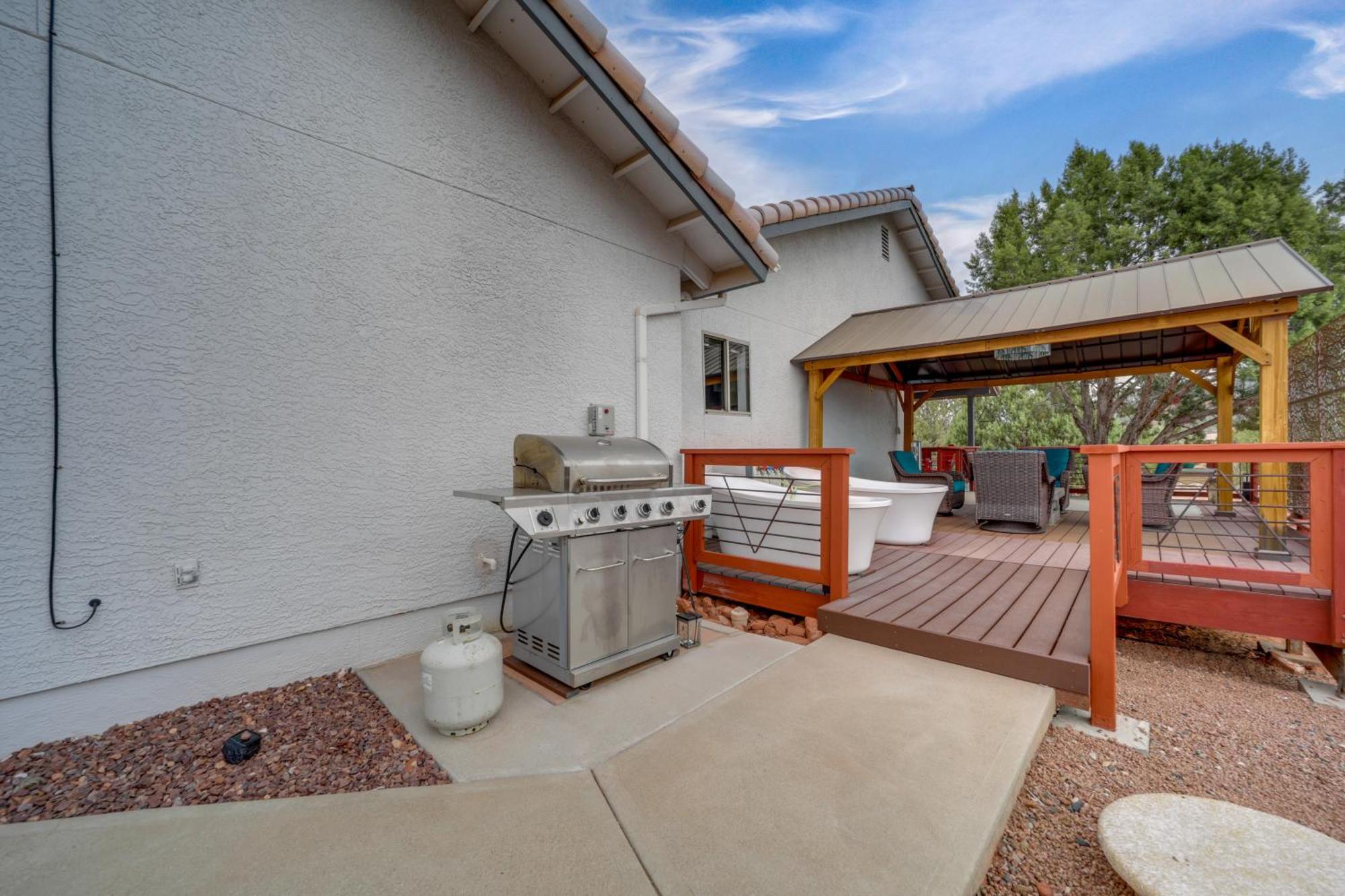 West Retreat Deck And Mountain Views *
