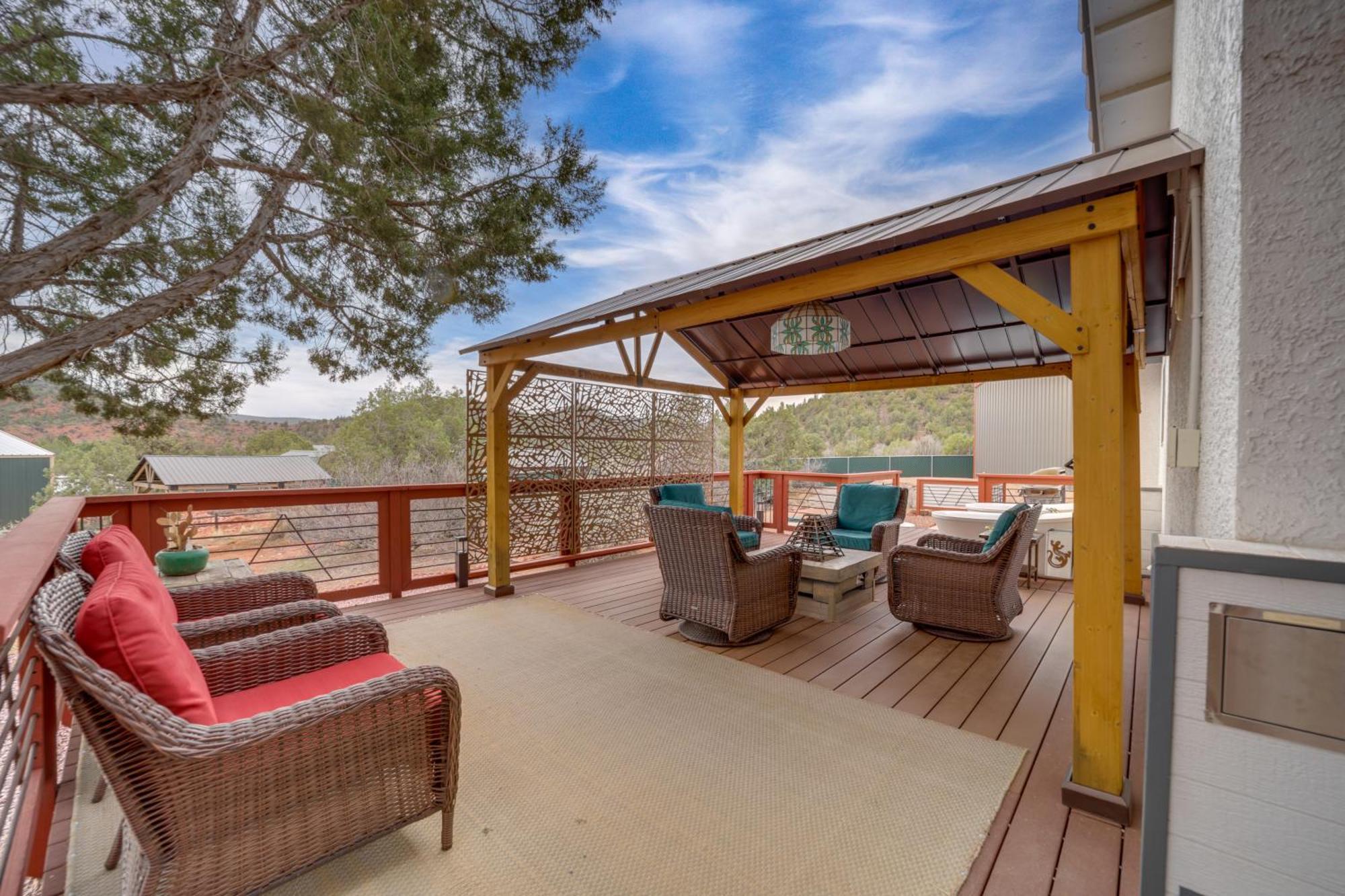West Retreat Deck And Mountain Views *