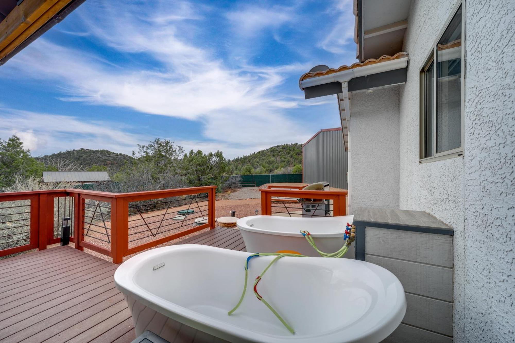 West Retreat Deck And Mountain Views *