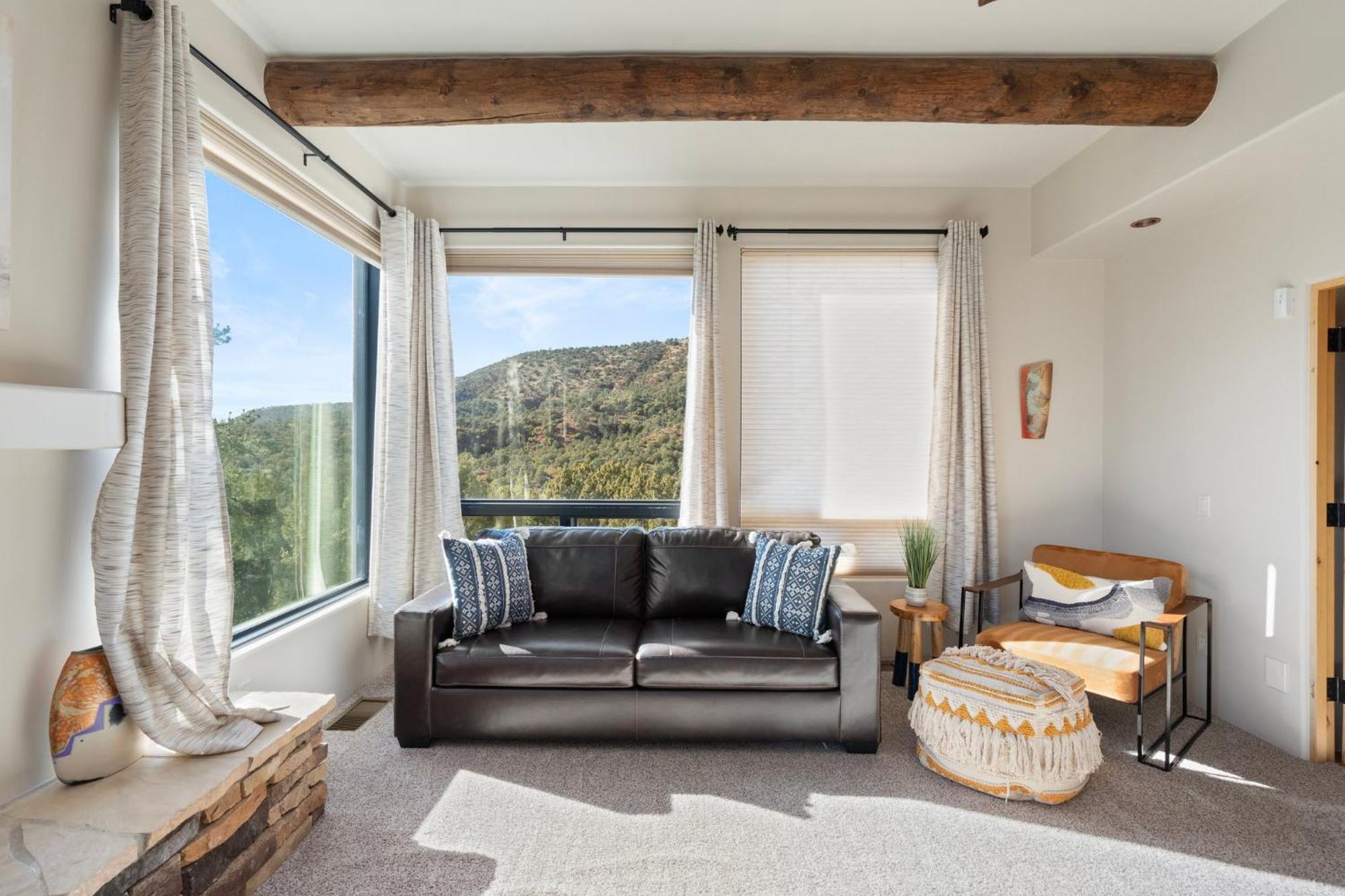 Hot Tub Game Stargazing And Mountain Views At Happy Javelina Sedona