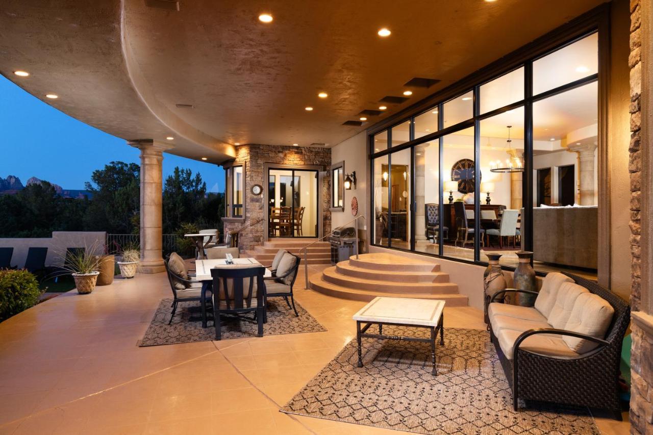 Palatial Paradise With Breathtaking Views Of Red Rock And Stunning Infinity Pool Holiday home