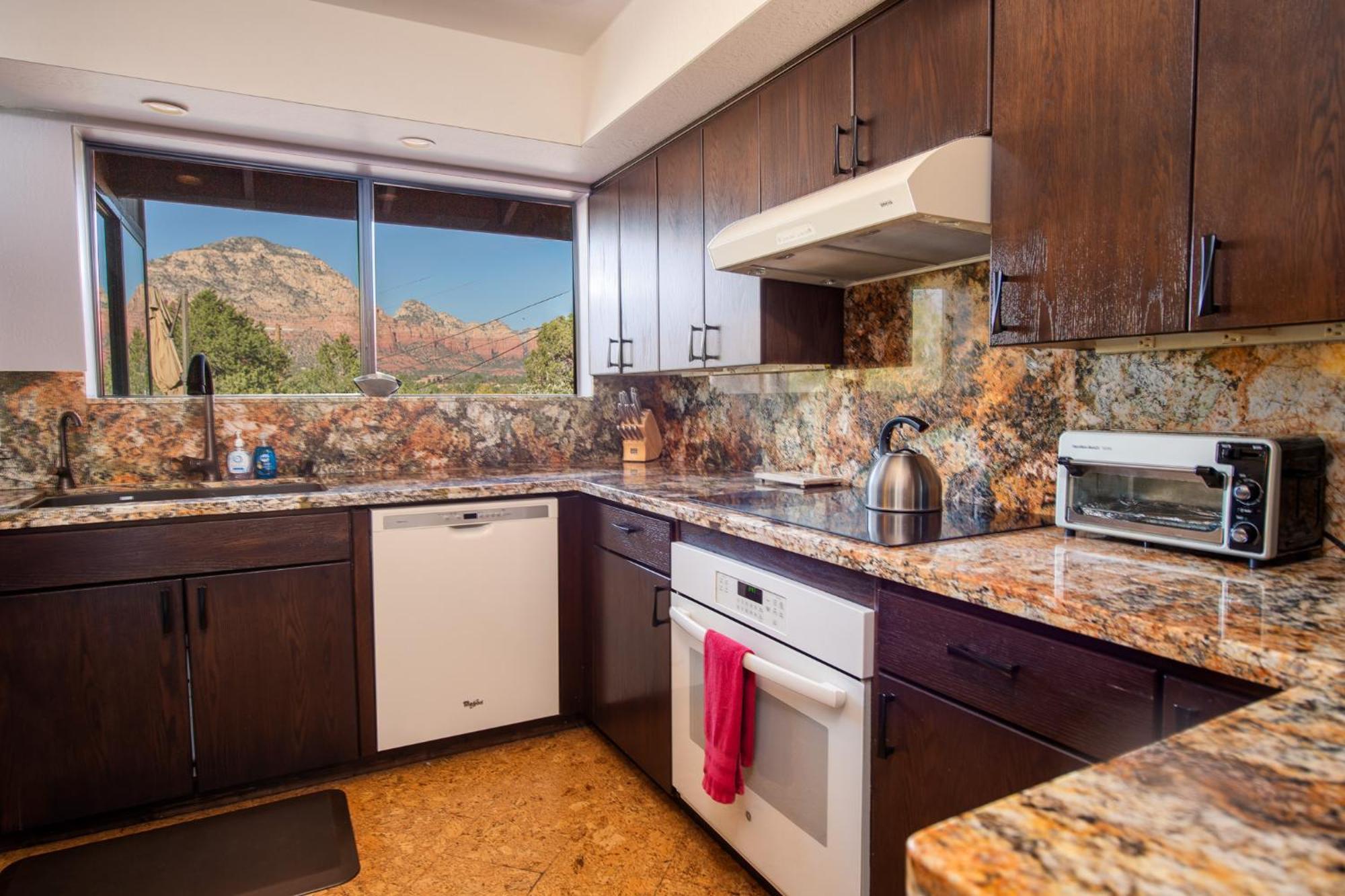 Private-red Rock Views -fire Pit-hot Tub-location Holiday home