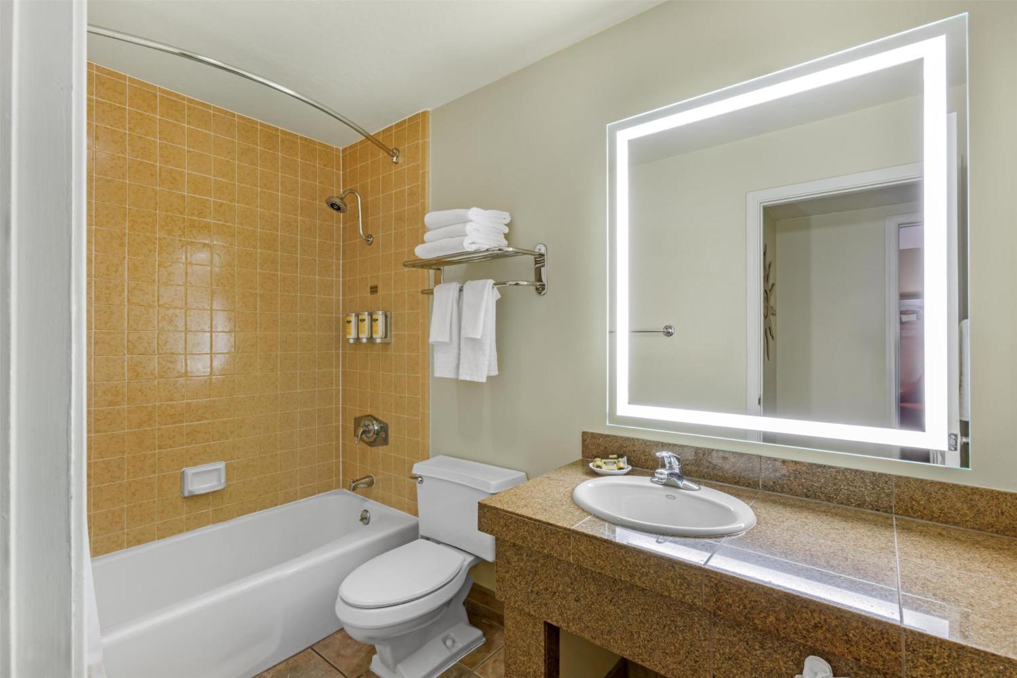 Western Arroyo Roble & Creekside Hotel