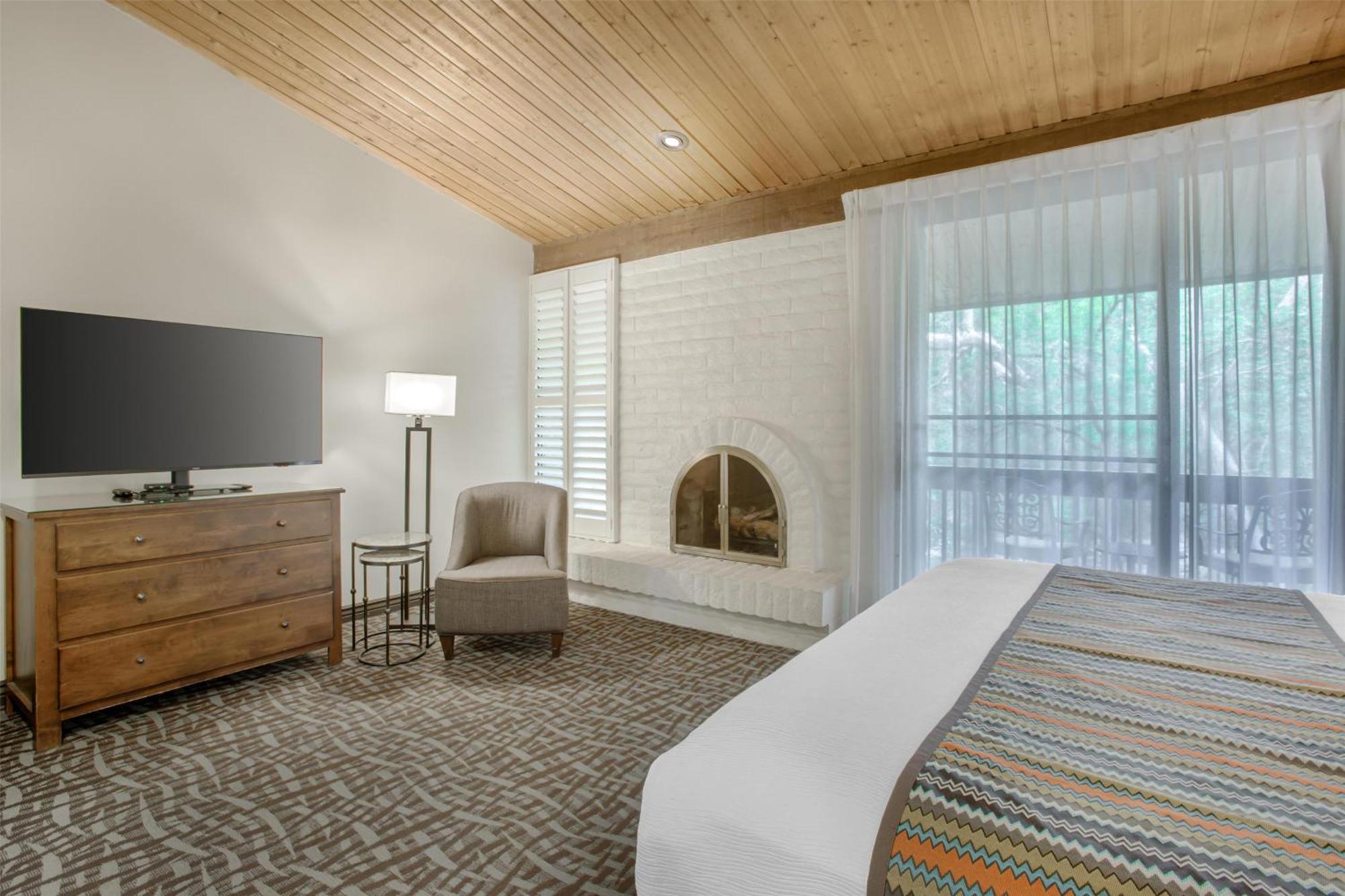 Western Arroyo Roble & Creekside Hotel