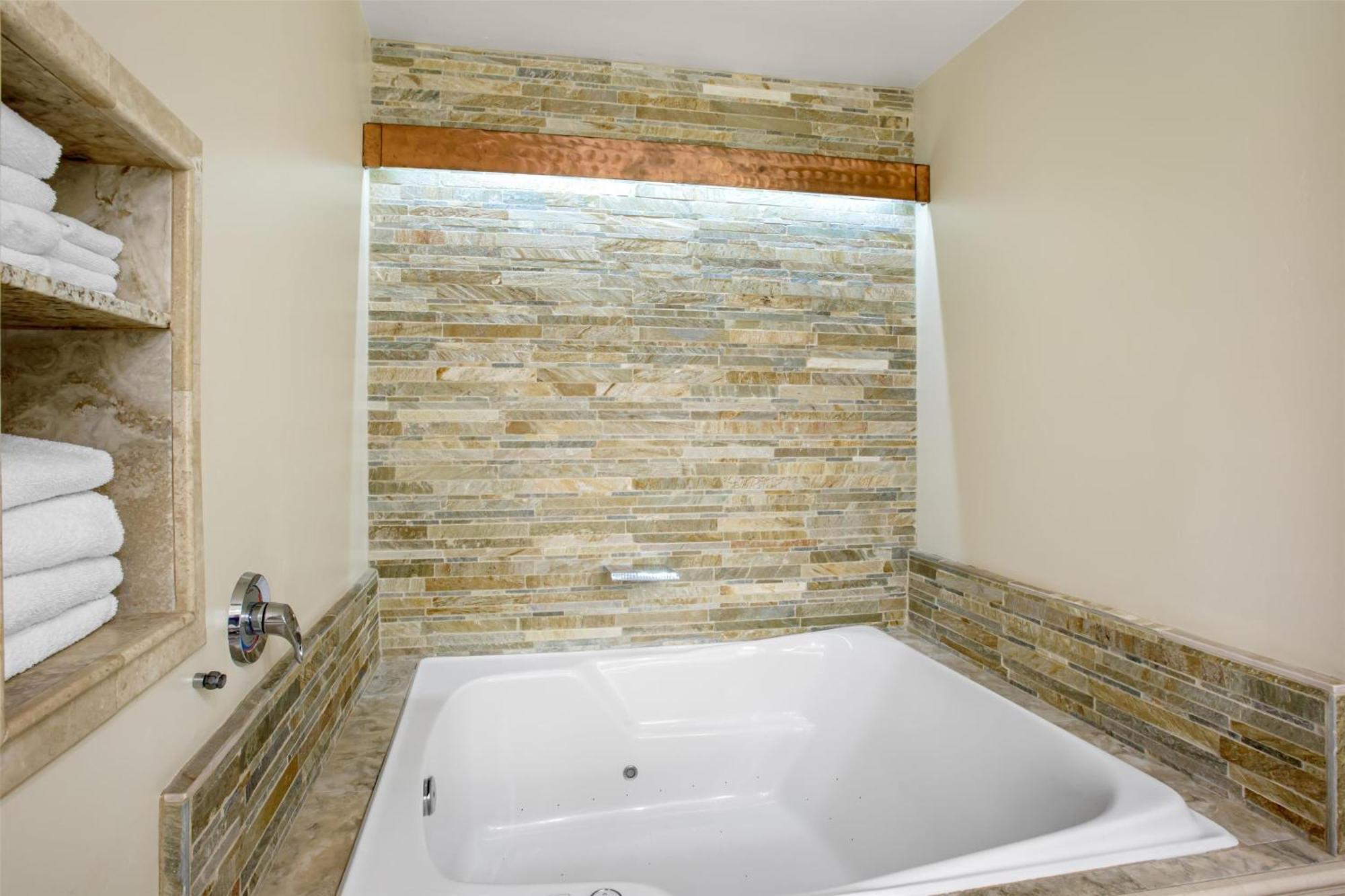 Western Arroyo Roble & Creekside 3*